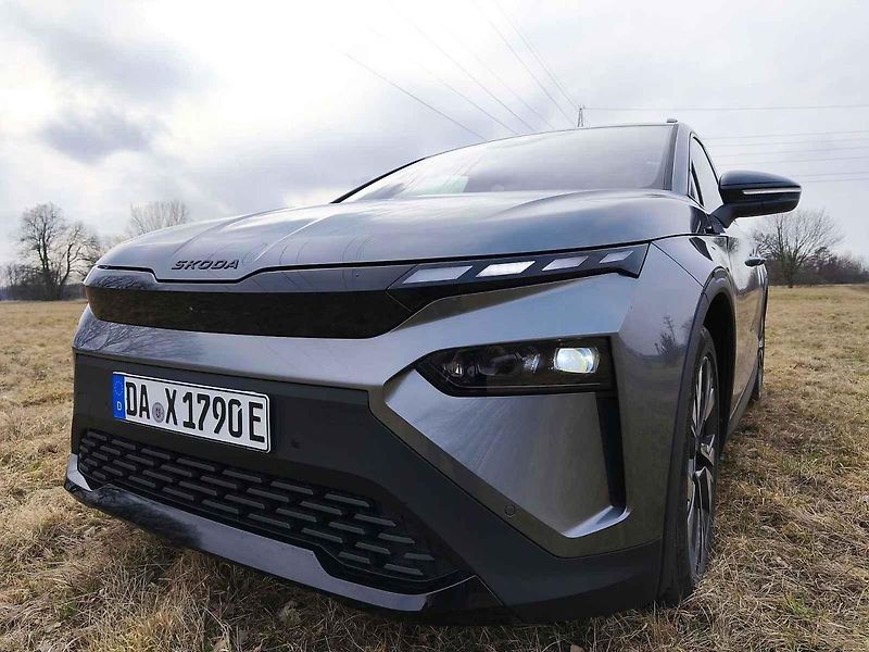 Škoda Elroq v našem testu vezla psí štěně i sudy piva.