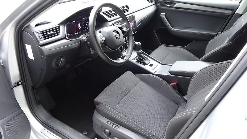 Škoda Superb Kombi 2.0TDi DSG Style plus - fotka 2 z 40