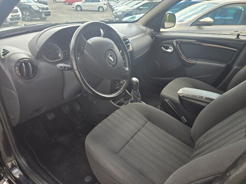Dacia Duster (2011) 1.6 i 16V - fotka 10 z 19