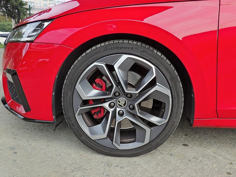 Škoda Octavia 2.0 TSI 180kW DSG RS ČR DPH - fotka 27 z 29