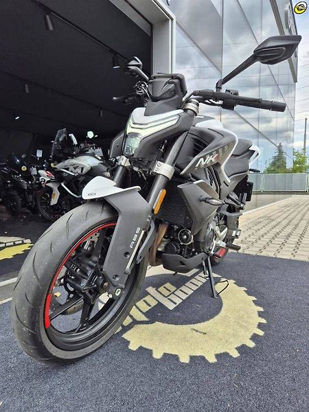 CFMOTO 450 NK (2026) 2026) – 1.majitelka, ZÁRUKA 20 - fotka 10 z 20