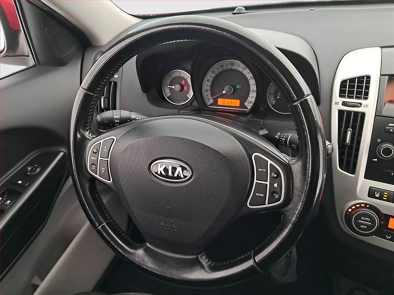 Kia Ceed (2010) 1.6 CRDi, po STK, dobrý stav - fotka 17 z 17