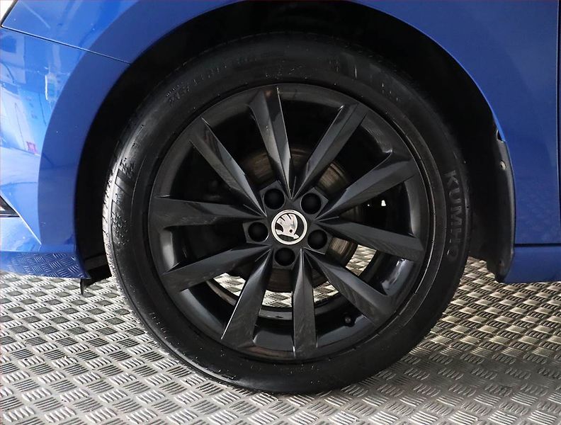Škoda Fabia (2022) 1.0 TSI, Navi, Tempomat - fotka 15 z 22