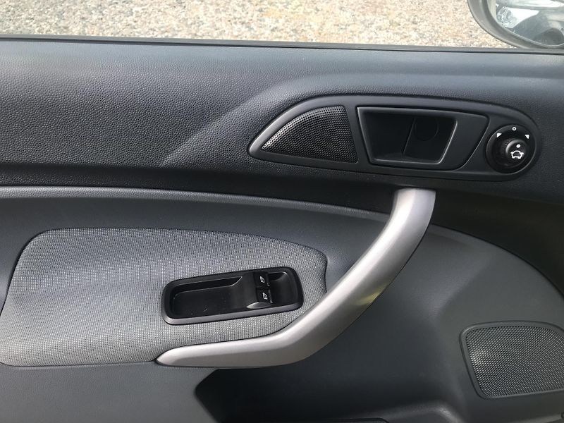 Ford Fiesta 1.6 TDCI 70 KW,KLIMA.. - fotka 8 z 15