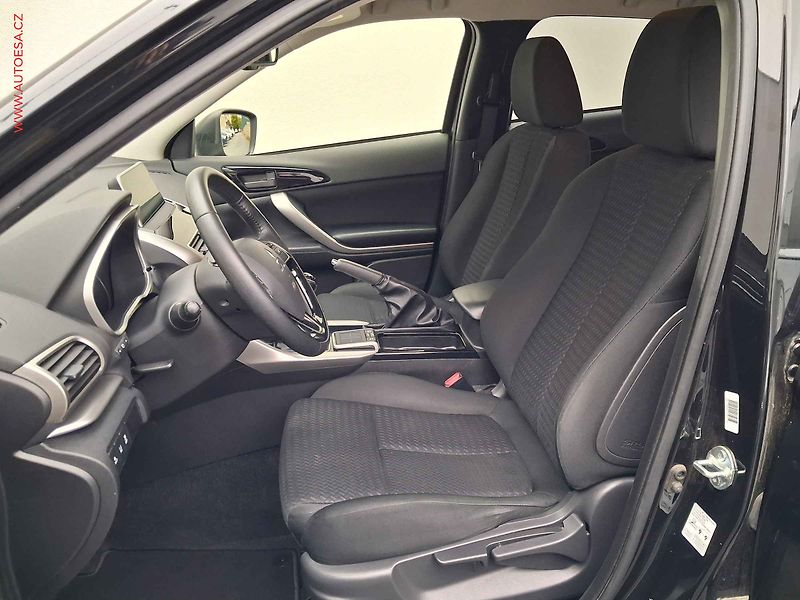 Mitsubishi Eclipse Cross (2019) 1.5T-MiVEC, TZ, kamera - fotka 9 z 15