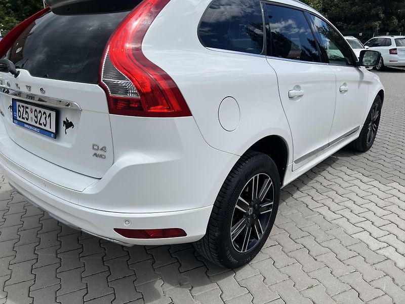 Volvo XC60 2,4 AWD D4 Summum 1.maj.  - fotka 10 z 56