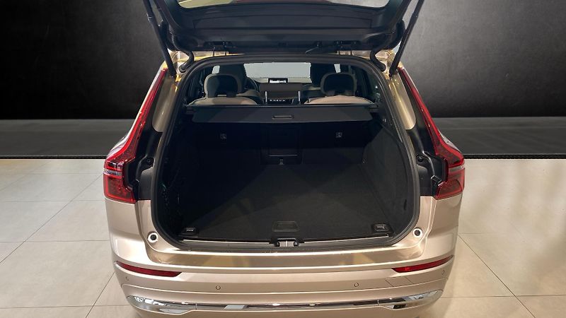 Volvo XC60 (2026) PLUS BRIGHT, B5 AWD, 184+10 kW - fotka 7 z 14