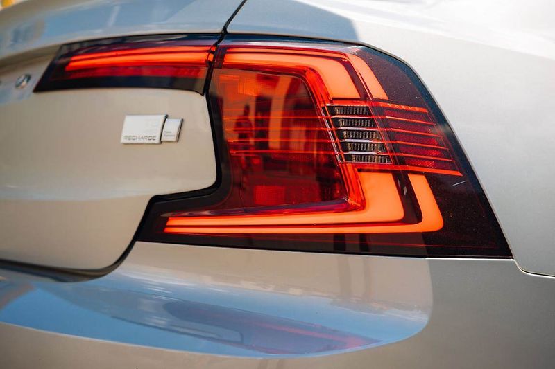 Volvo S90 (2024) T8 Recharge - fotka 13 z 32