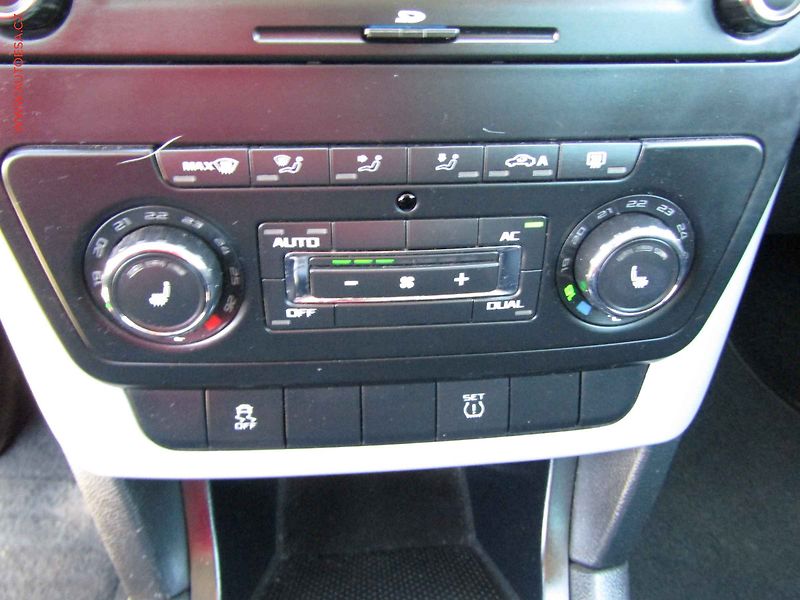 Škoda Yeti (2010) 2.0 TDi 4x4, AC, tempo, park - fotka 14 z 17