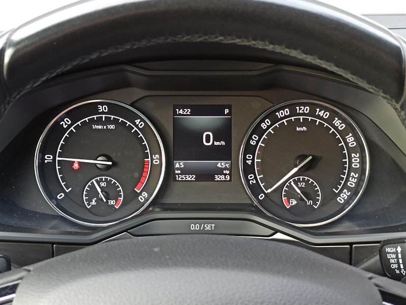 Škoda Superb 2.0TDi 140kW DSG 4X4 AMB - fotka 18 z 27