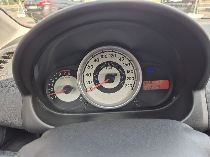 Mazda 2 1.3i 55kW, koroze prahů - fotka 13 z 21