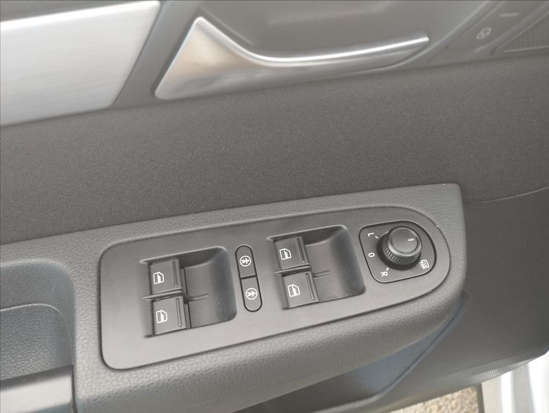 Volkswagen Sharan 2,0 TDi 110KW - fotka 18 z 21