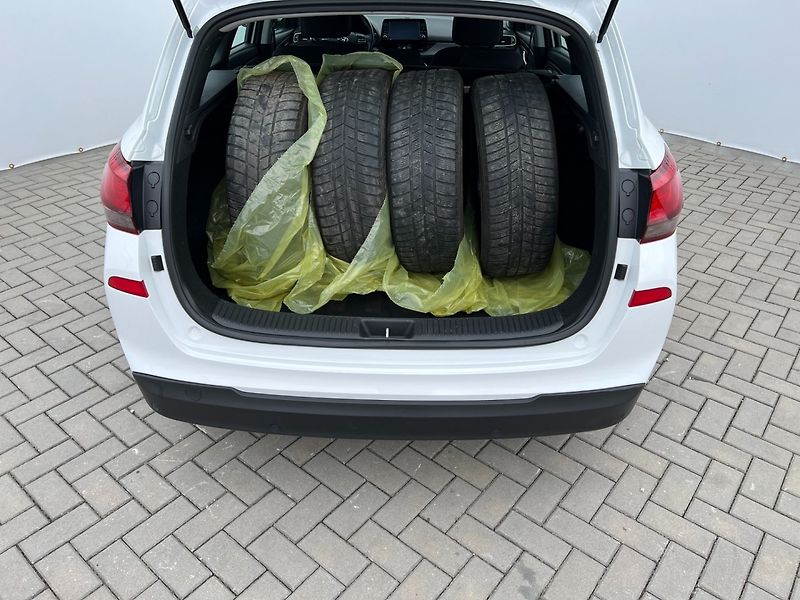Hyundai i30 (2020) Com.1.0T-GDi Comfort ČR+1.maj. - fotka 10 z 36