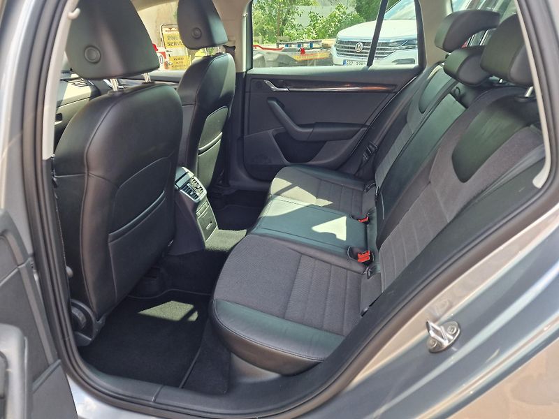 Škoda Octavia 1,6TDI 81KW EXCLUSIVE - fotka 9 z 23