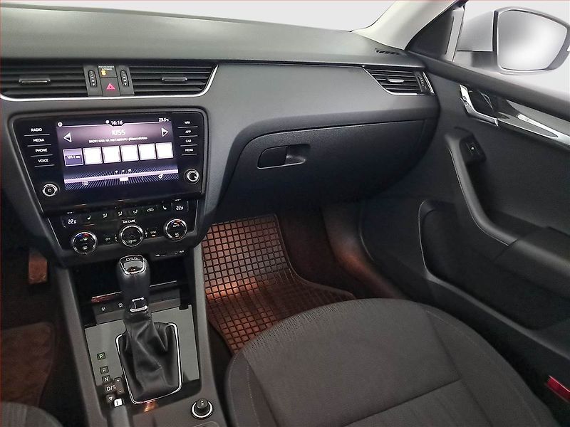 Škoda Octavia (2017) 1.6 TDI, Automat, Navi - fotka 8 z 23