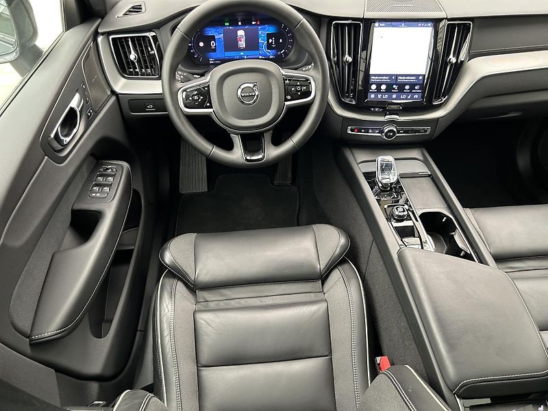 Volvo XC60 2.0 B4 4x4 ULTIMATE - fotka 15 z 31