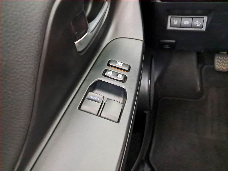 Toyota Yaris (2018) 1.5 Dual VVT-i, Serv.kniha - fotka 16 z 16