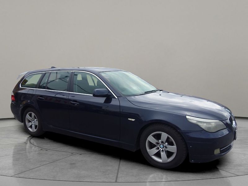 BMW Řada 5 530d PĚKNÝ !!! SERV.KNIHA ! - fotka 6 z 29