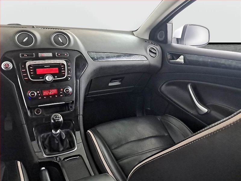 Ford Mondeo (2012) 1.6 EcoBoost, Xenony, Tempomat - fotka 8 z 16