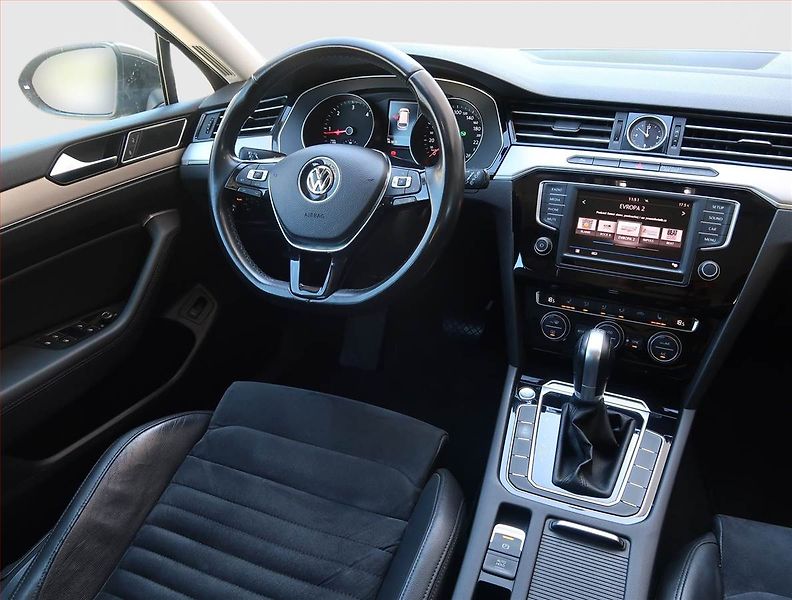 Volkswagen Passat (2017) 2.0 TDI, Automat, Kůže - fotka 7 z 23