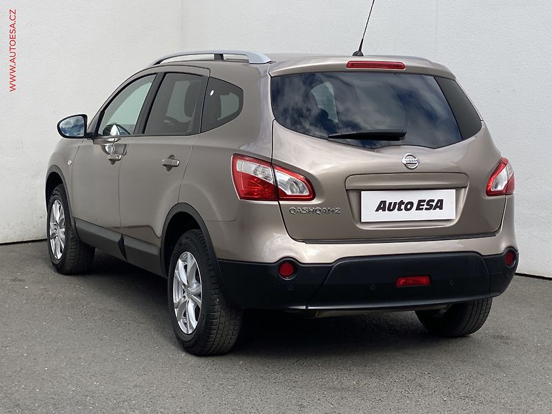 Nissan Qashqai (2011) 1.6i 7míst, Panor, +ALU - fotka 6 z 16