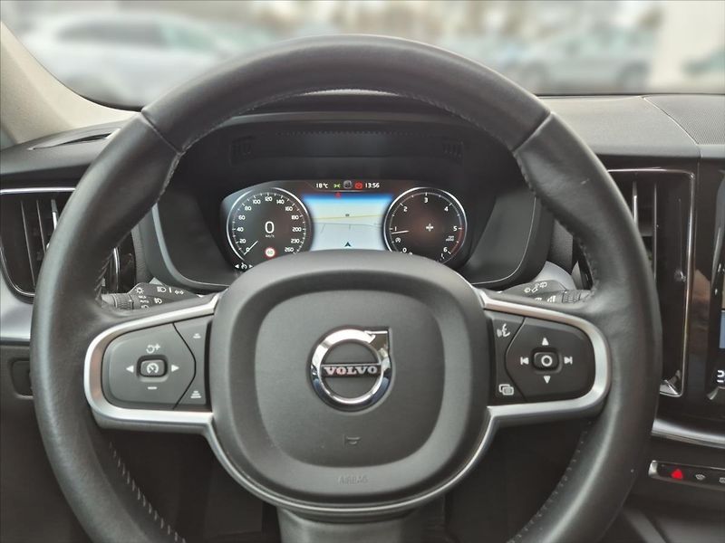 Volvo XC60 2,0 D3 MOMENTUM+ MAN - fotka 8 z 18