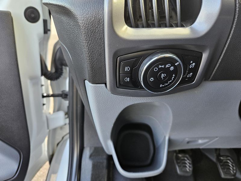 Ford Transit Custom 2,0 TDCi 6 míst GO motoru - fotka 11 z 19