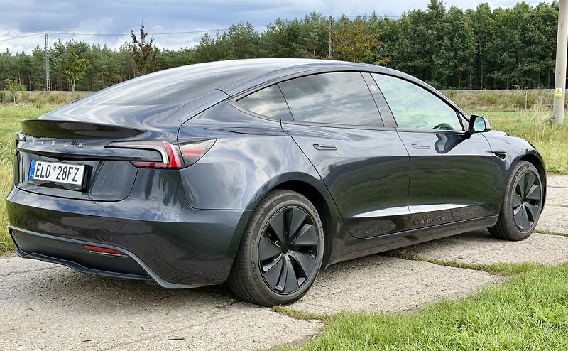 Tesla Model 3 (2024) Highland  - fotka 6 z 19
