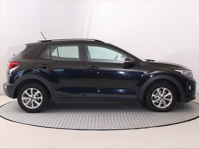 Kia Stonic (2018) 1.25 CVVT, Xenony, Tempomat - fotka 6 z 18