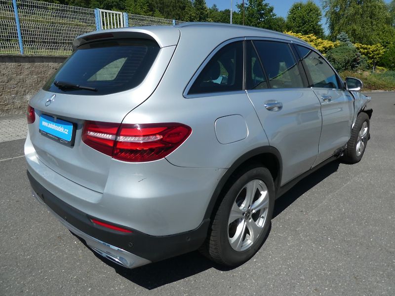 Mercedes-Benz GLC 350D 190kW 4x4  panorama závěs - fotka 4 z 15