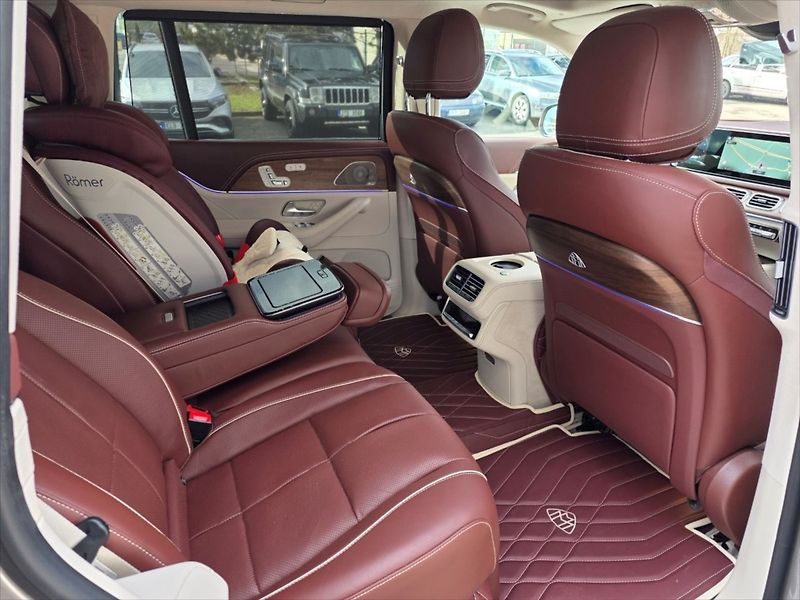Mercedes-Benz GLS 4,0 Maybach 600 - fotka 14 z 17