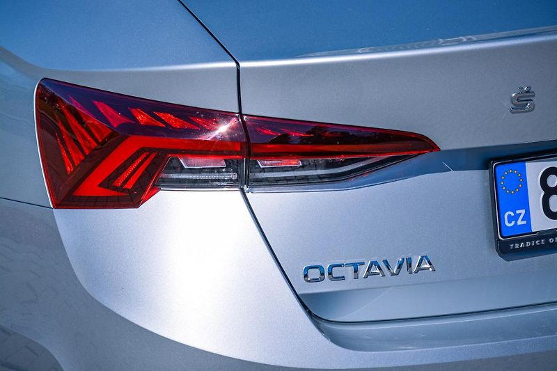 Škoda Octavia Style Plus Navigace 18 kola ČR - fotka 59 z 76