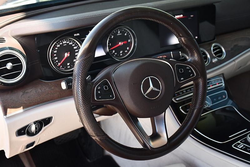 Mercedes-Benz Třídy E 350d - fotka 17 z 42