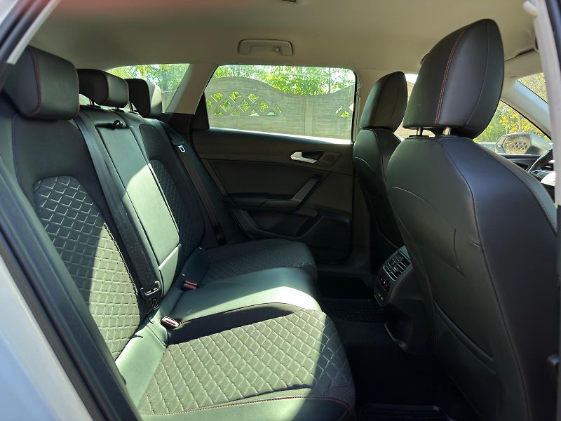 Seat Leon 2.0TDi FR DSG 150k 1.MAJIT. ČR - fotka 17 z 23
