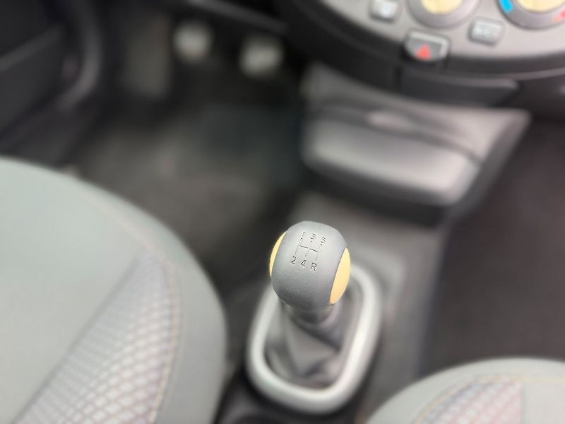 Nissan Micra Cabrio HardTop 1.4 90 - fotka 24 z 29