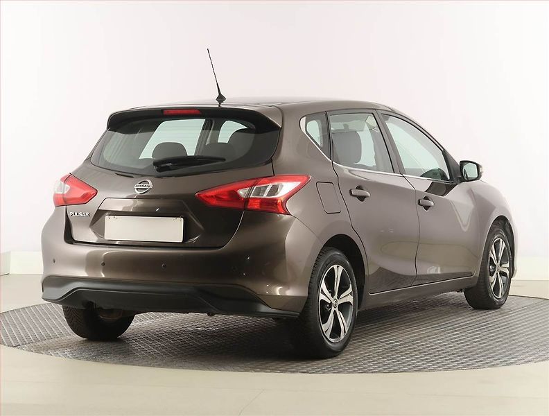 Nissan Pulsar (2015) 1.2 DIG-T, Park. senzory - fotka 5 z 18