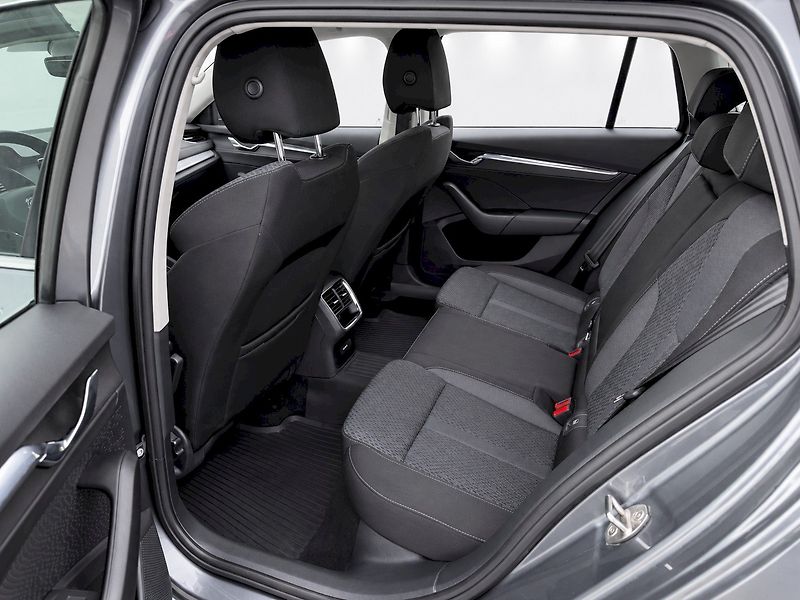 Škoda Octavia (2023) OCT.COM M-HEV STY TS 110/1.5 A - fotka 15 z 42