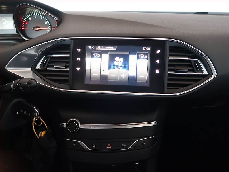 Peugeot 308 (2015) 1.2 e-THP, Tempomat - fotka 12 z 14