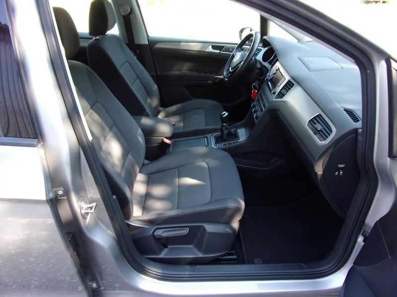 Volkswagen Golf Sportsvan (2015) 1.6TDi 81kW@PĚKNÉ@VYBAVENÉ@KM@ - fotka 19 z 21