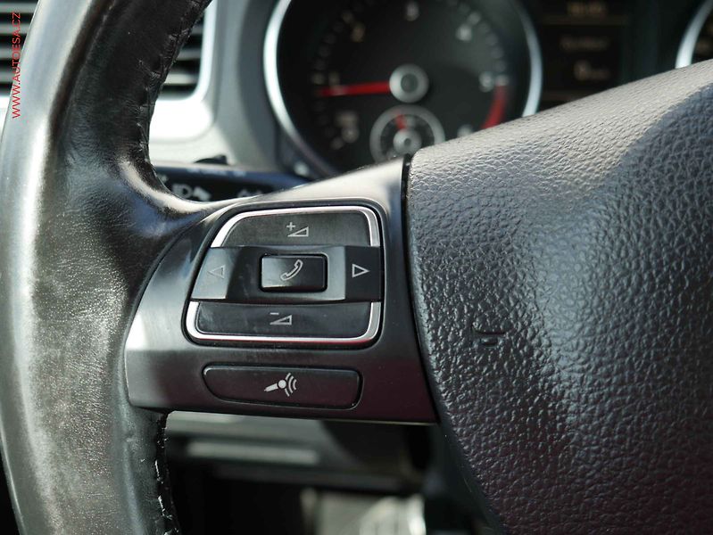 Volkswagen Golf (2009) 2.0TDi, AAC, tempo - fotka 14 z 19