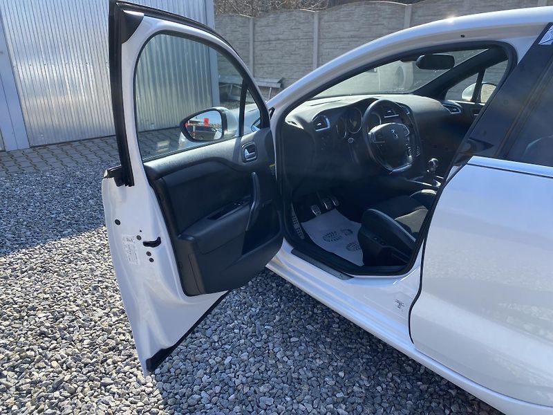 Citroën DS4 1.6i 16V 120PS EXCLUSIVE TOP!! - fotka 142 z 160