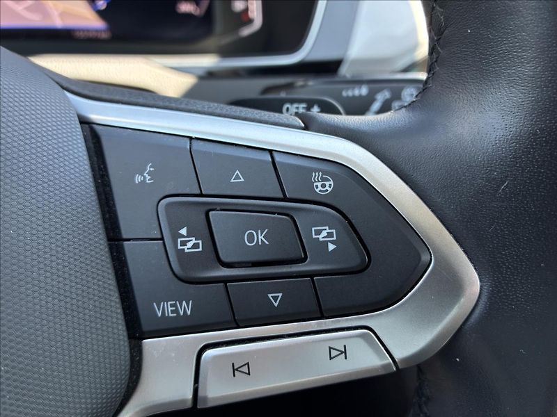 Volkswagen Passat 2,0 KAMERA 360,KEYLESS,VIRTUAL - fotka 17 z 31