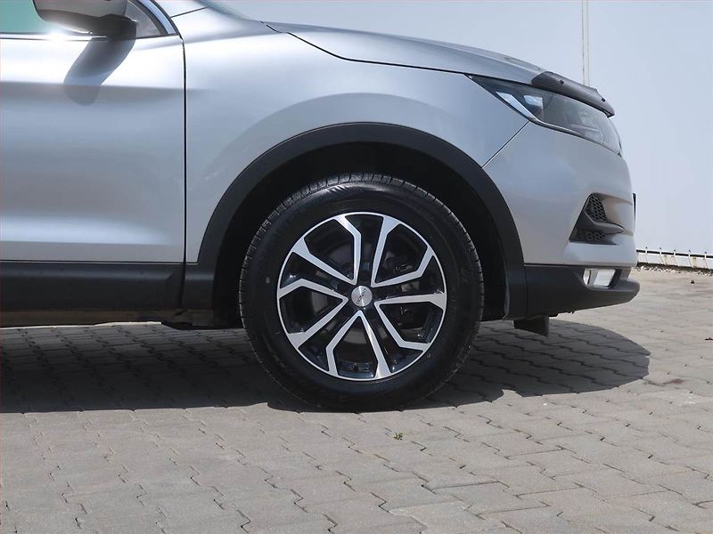 Nissan Qashqai (2019) 1.3 DIG-T, Serv.kniha - fotka 14 z 18