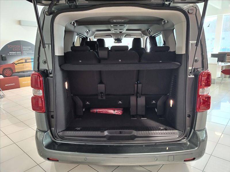 Toyota ProAce Verso 2.0 DIESEL 6MT L1  FAMILY 8s - fotka 13 z 14