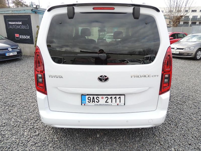 Toyota ProAce City Verso (2023) 1.2T,81kw,Family,7míst,1maj.ČR - fotka 6 z 76