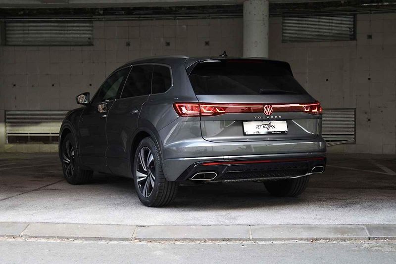 Volkswagen Touareg 3.0 TDI ve výbavě R-line.