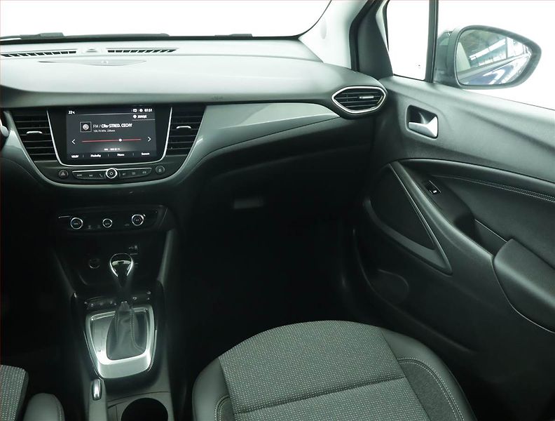 Opel Crossland X (2023) Elegance 1.2 Turbo, Automat - fotka 8 z 17