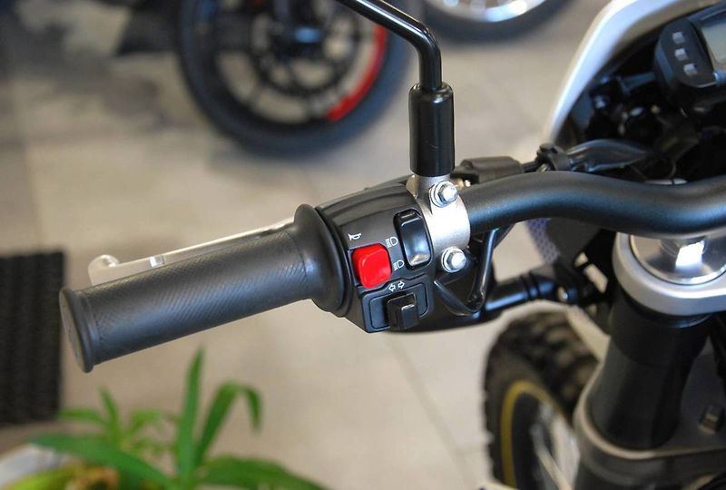 Ostatní (2022) UM DSR EX 125 - po 1.maj, stav - fotka 9 z 20