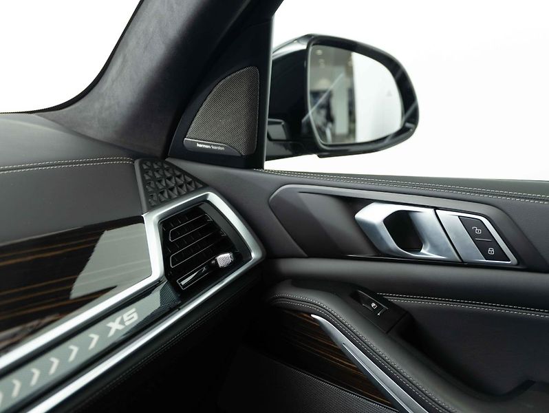BMW X5 xDrive40d - fotka 16 z 24