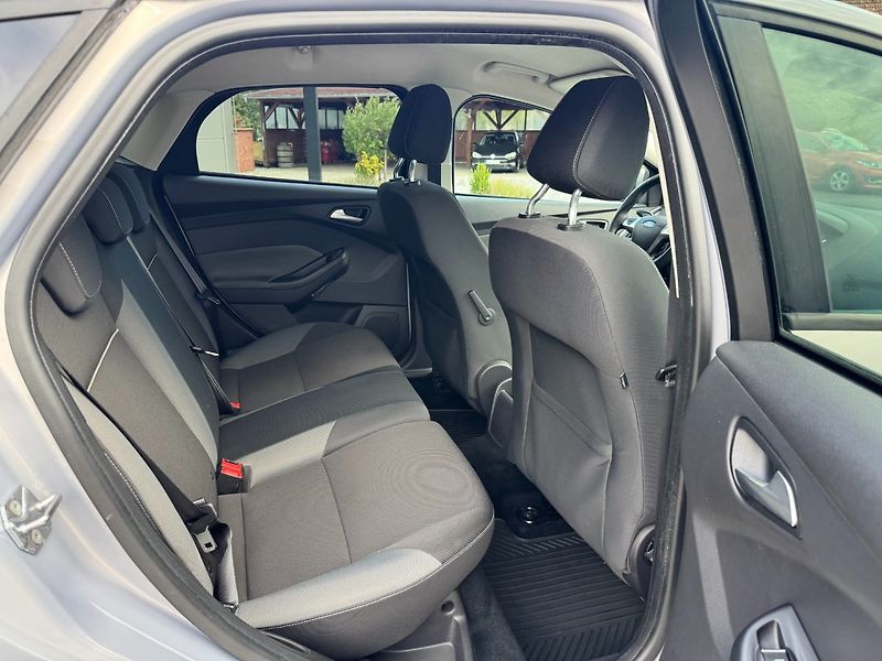Ford Focus (2011) Trend 1.6 Ti-VCT - fotka 24 z 30
